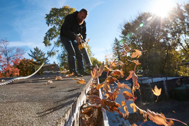 Gutter cleaning & repair